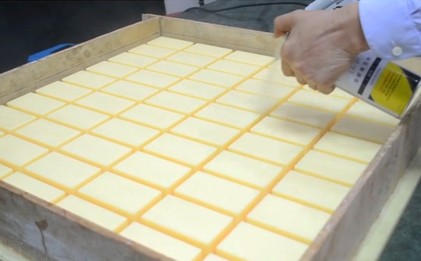 模具硅橡膠操作為什么要用脫模劑？