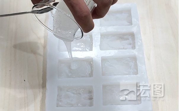 硅膠模具能倒液體硅膠嗎？